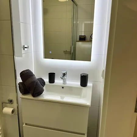 Feeling - Moderne 3-zimmer Am Uniklinikum, Naehe Messe Und Ruettenscheid, 